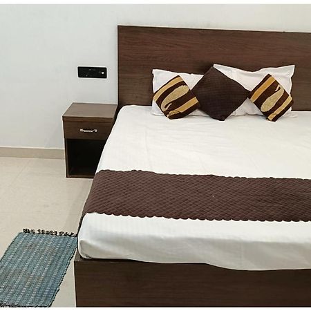 Hotel Aparna Grand Near Ram Janam Bhoomi And Temple - Fully Air Conditioned - Free Wifi Available - Best Budget Hotel In Ayodhya Bagian luar foto