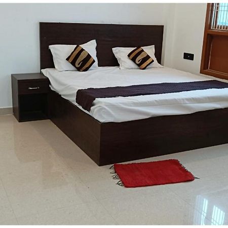 Hotel Aparna Grand Near Ram Janam Bhoomi And Temple - Fully Air Conditioned - Free Wifi Available - Best Budget Hotel In Ayodhya Bagian luar foto