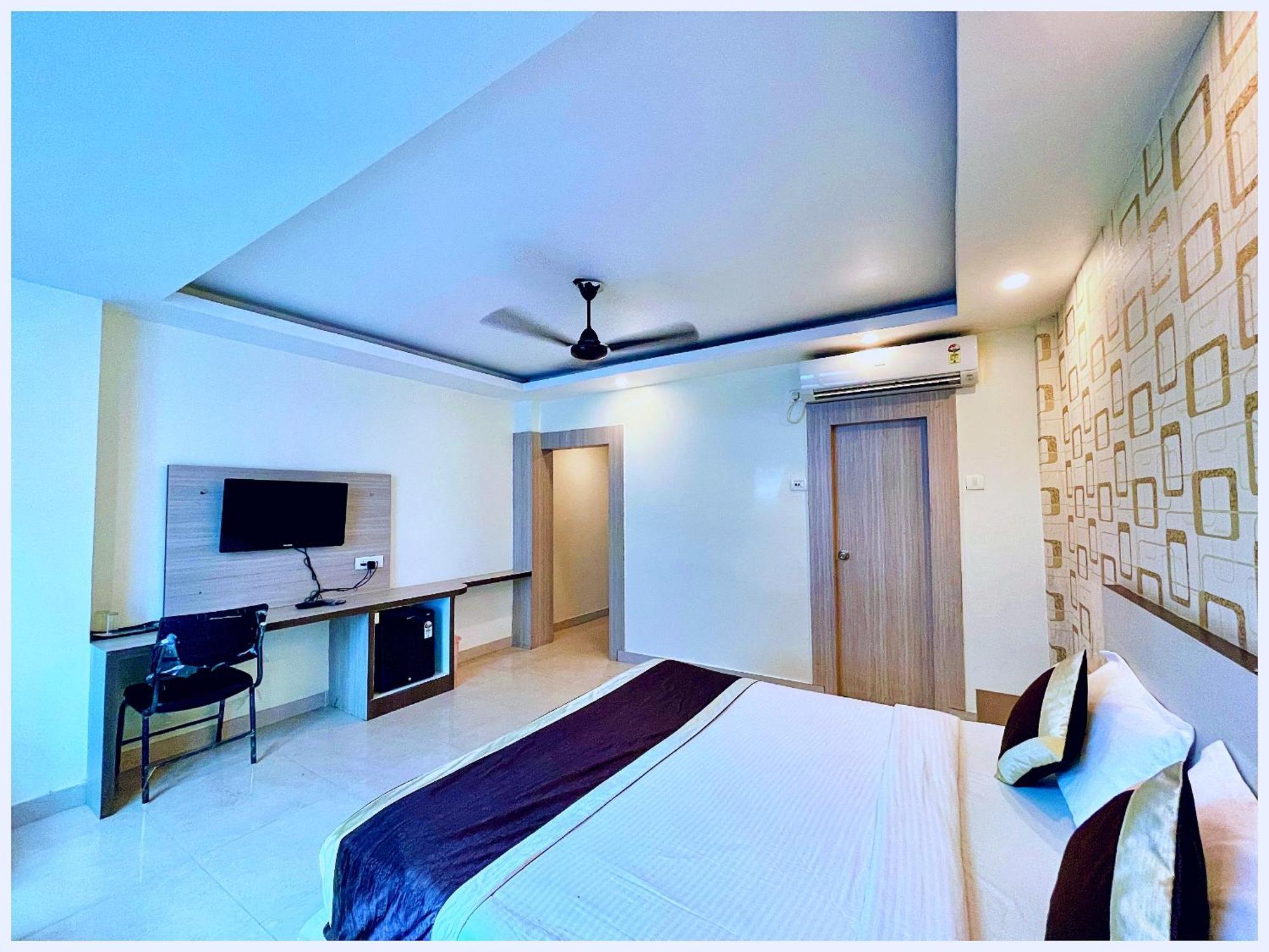 Hotel Aparna Grand Near Ram Janam Bhoomi And Temple - Fully Air Conditioned - Free Wifi Available - Best Budget Hotel In Ayodhya Bagian luar foto