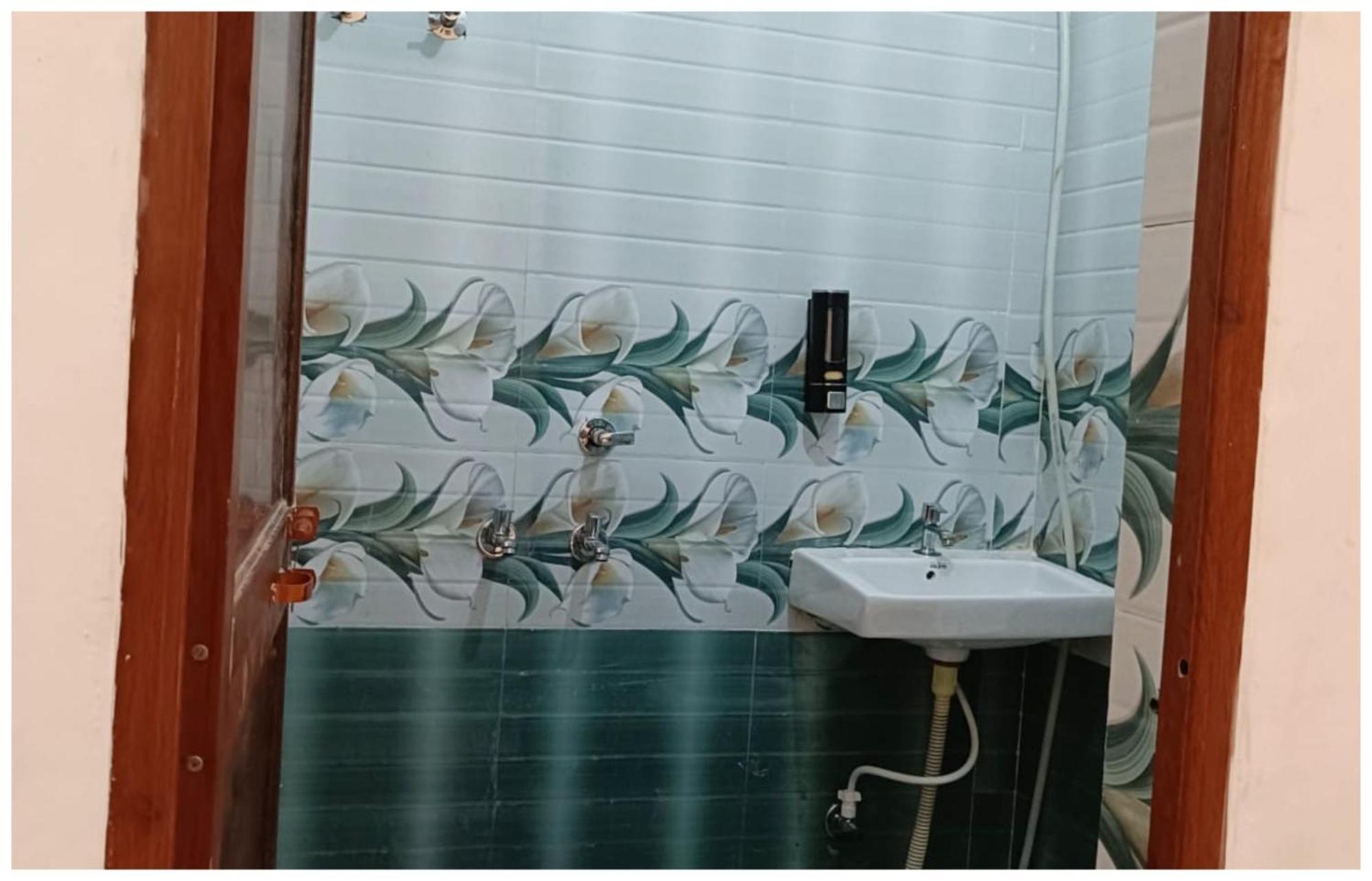 Hotel Aparna Grand Near Ram Janam Bhoomi And Temple - Fully Air Conditioned - Free Wifi Available - Best Budget Hotel In Ayodhya Bagian luar foto