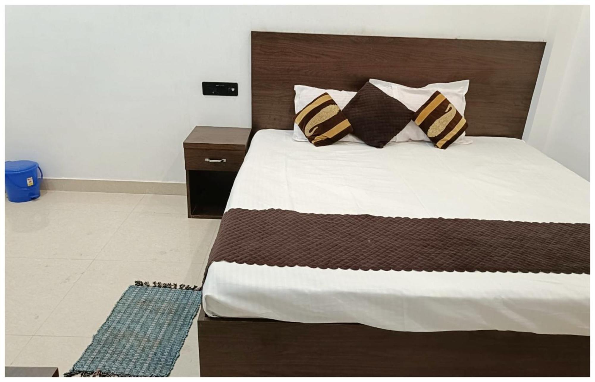 Hotel Aparna Grand Near Ram Janam Bhoomi And Temple - Fully Air Conditioned - Free Wifi Available - Best Budget Hotel In Ayodhya Bagian luar foto