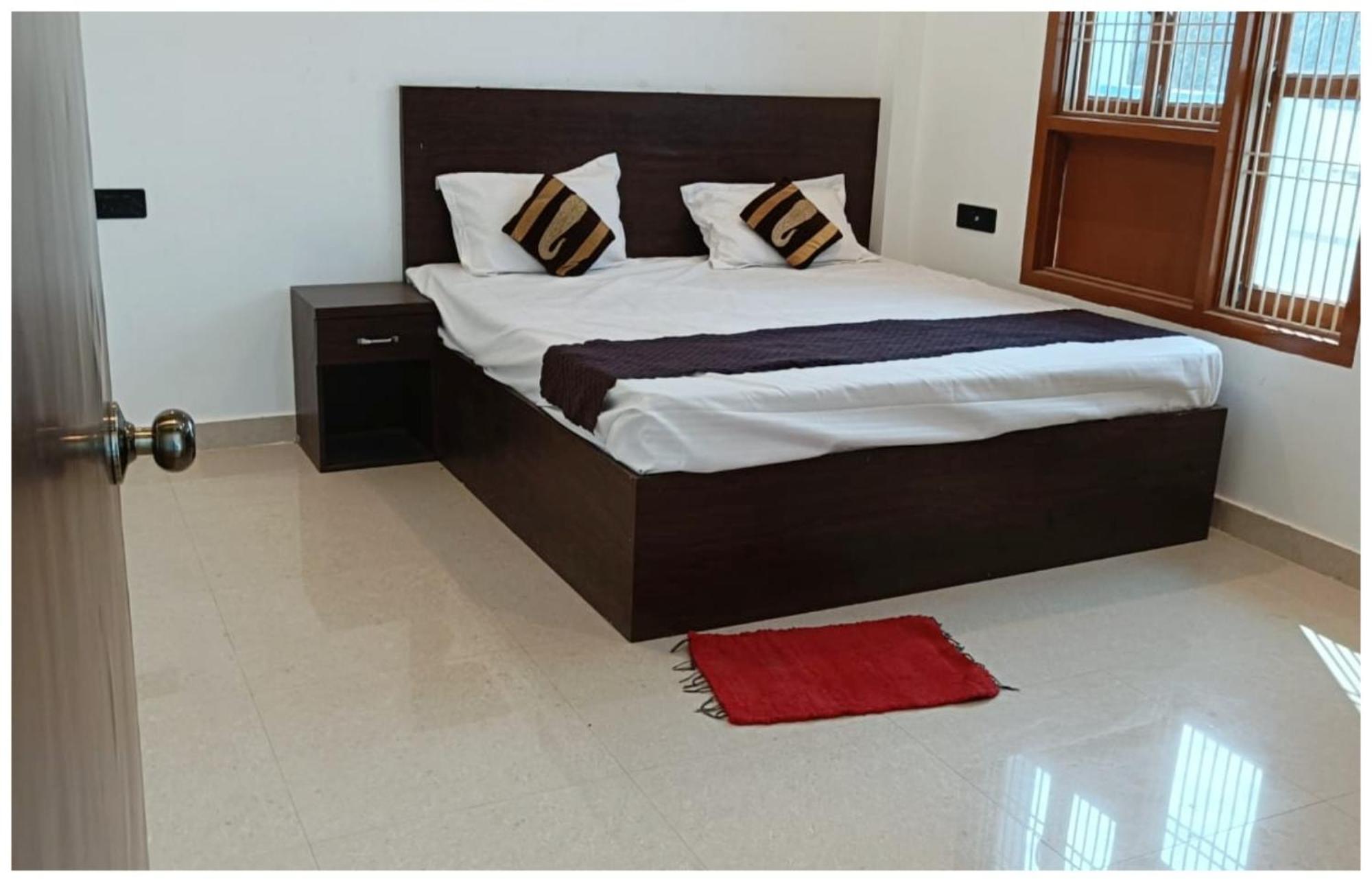 Hotel Aparna Grand Near Ram Janam Bhoomi And Temple - Fully Air Conditioned - Free Wifi Available - Best Budget Hotel In Ayodhya Bagian luar foto