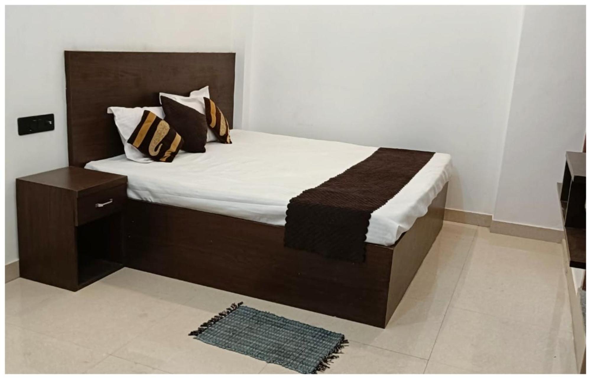 Hotel Aparna Grand Near Ram Janam Bhoomi And Temple - Fully Air Conditioned - Free Wifi Available - Best Budget Hotel In Ayodhya Bagian luar foto